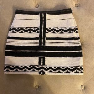 Stylish skirt with side zipper.